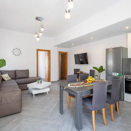 Alex Luxury Downtown House